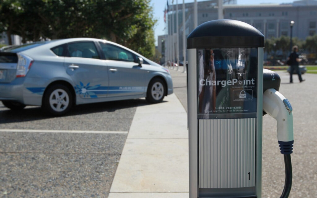 California Gov Signs Laws To Boost Clean air Vehicles Bike Use Al 