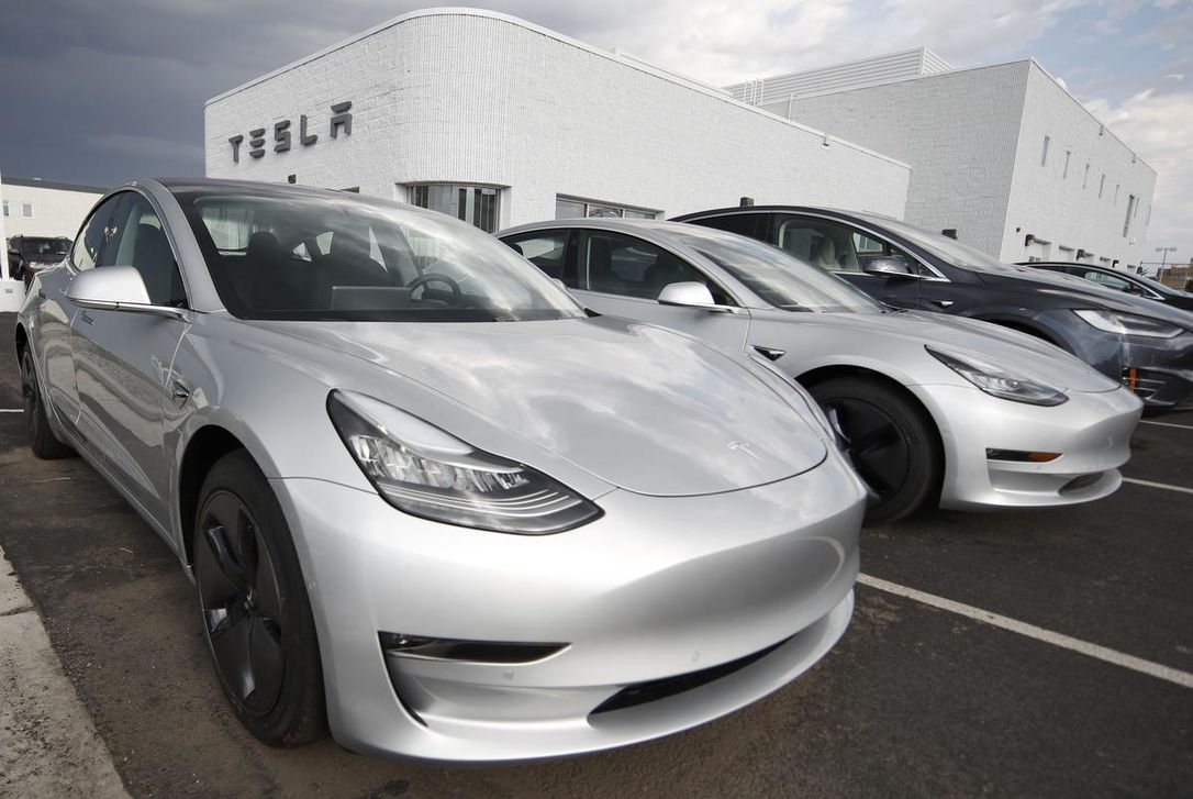 Ontario Extends Electric Car Rebate Deadline For Tesla Buyers The Star Ontario Extends Electric Car Rebate Deadline For Tesla Buyers The Star
